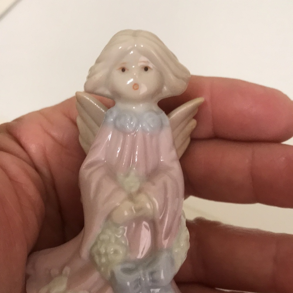 Russ Berrie and Co. Mini Porcelain ceramic angel figurine 3” H X 2” W - Picture 5 of 9